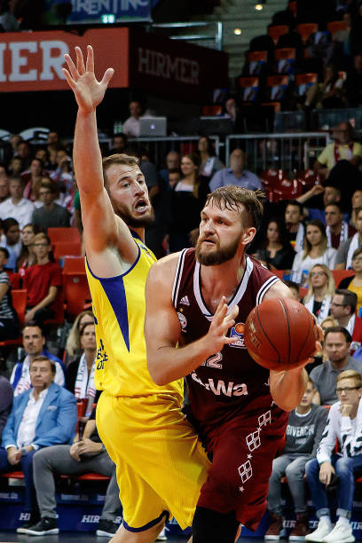 年过半百的 年过半百的